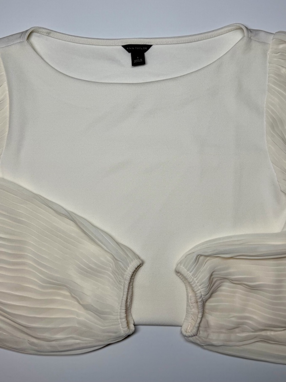 Ann Taylor White Pleated Long Sleeve Blouse Women’s Small